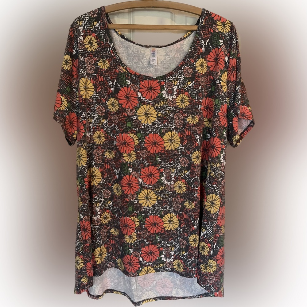 Lularoe Classic shirt top 3xl cute flower top